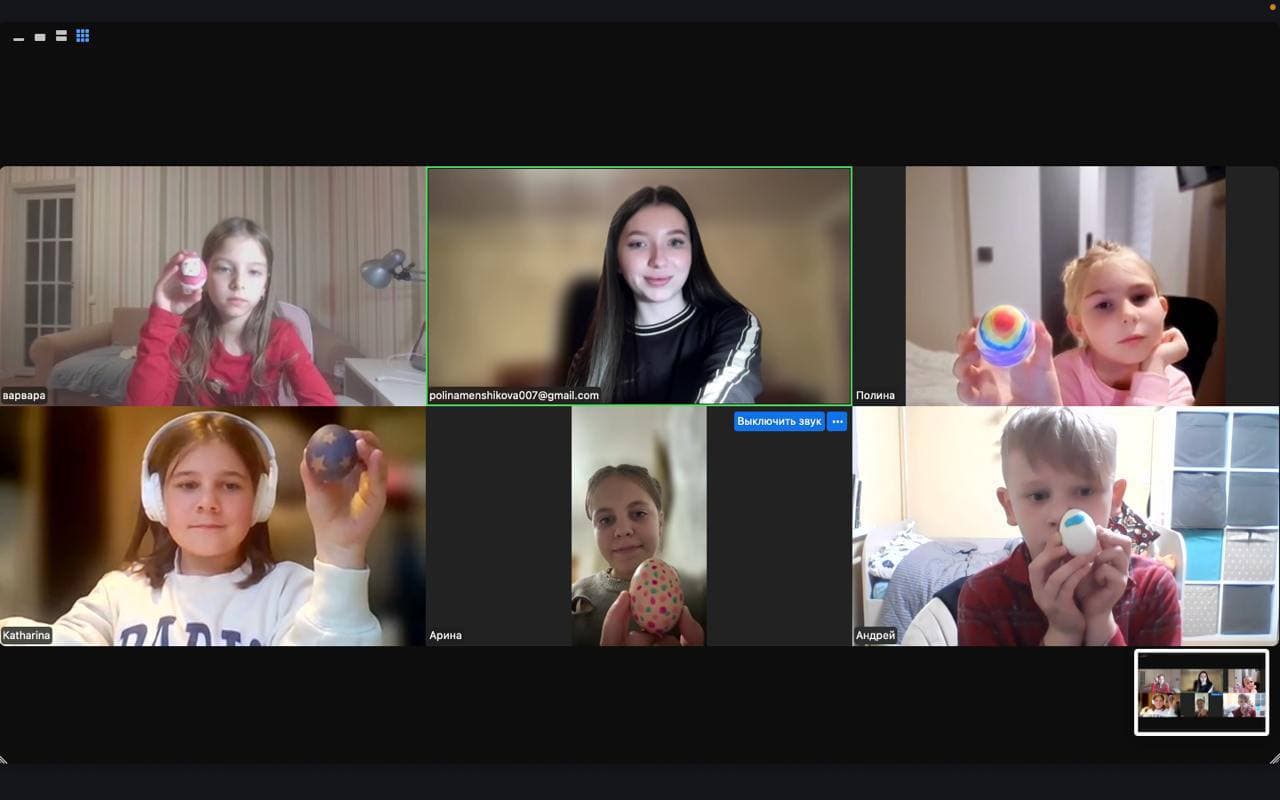 Онлайн-занятие: ученики English Dome на видеосвязи с преподавателем